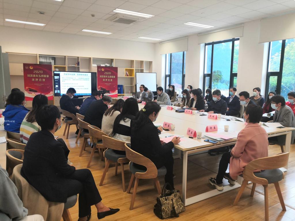 立德树人的青年教师、勇于担当的青年学子、勇敢逆行的白衣战士15位优秀青年被授予“2020年同济青年五四奖章”