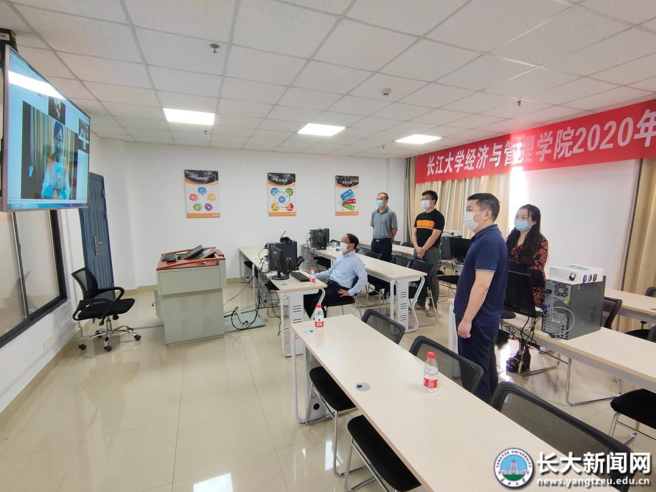 周思柱检查研究生复试工作