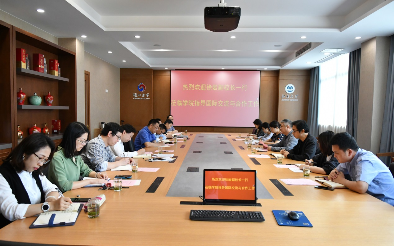 校领导深入一线调研学院国际交流与合作工作