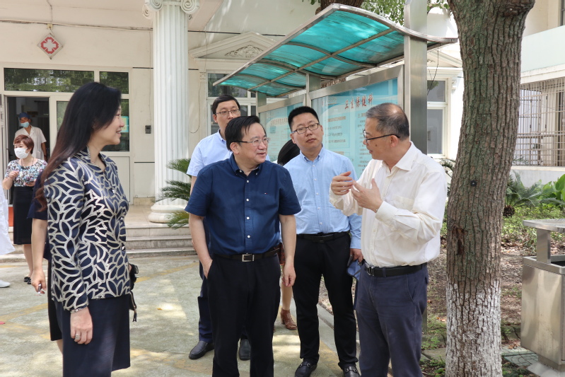 市教委领导来校检查疫情防控和开学准备工作