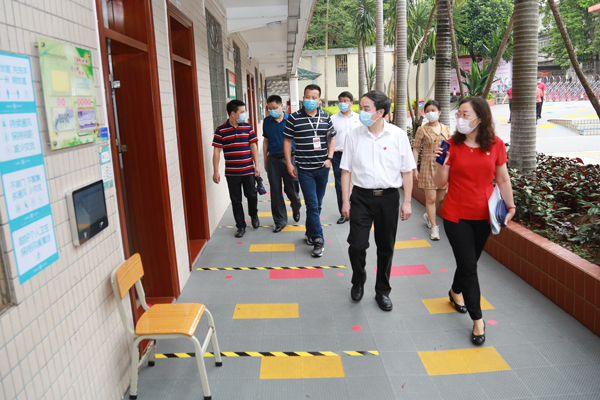 校领导调研指导附小疫情防控和复课复学工作