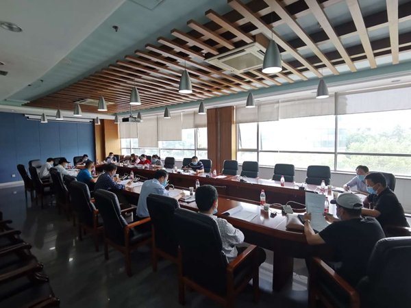 学校召开专门会议研究加强大学生劳动教育工作