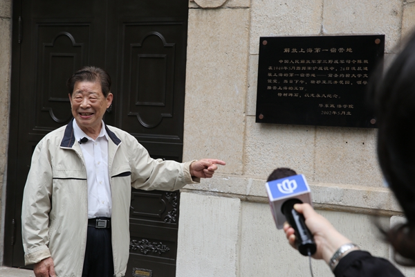 以史为师立德树人勇立潮头创造历史我校“四史”学习教育实景微党课开讲