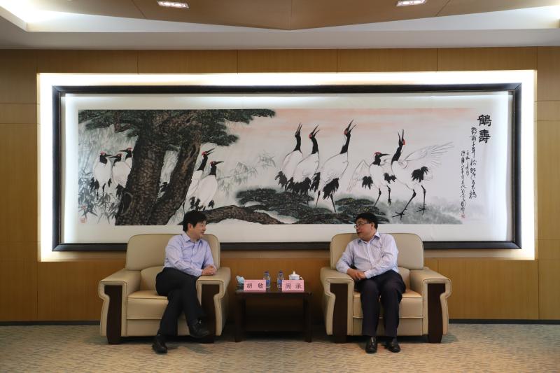 徐汇区政协党组书记胡敏一行走访凯原法学院