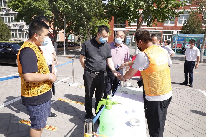 北京市教委检查组来我校实地检查毕业生返校准备工作