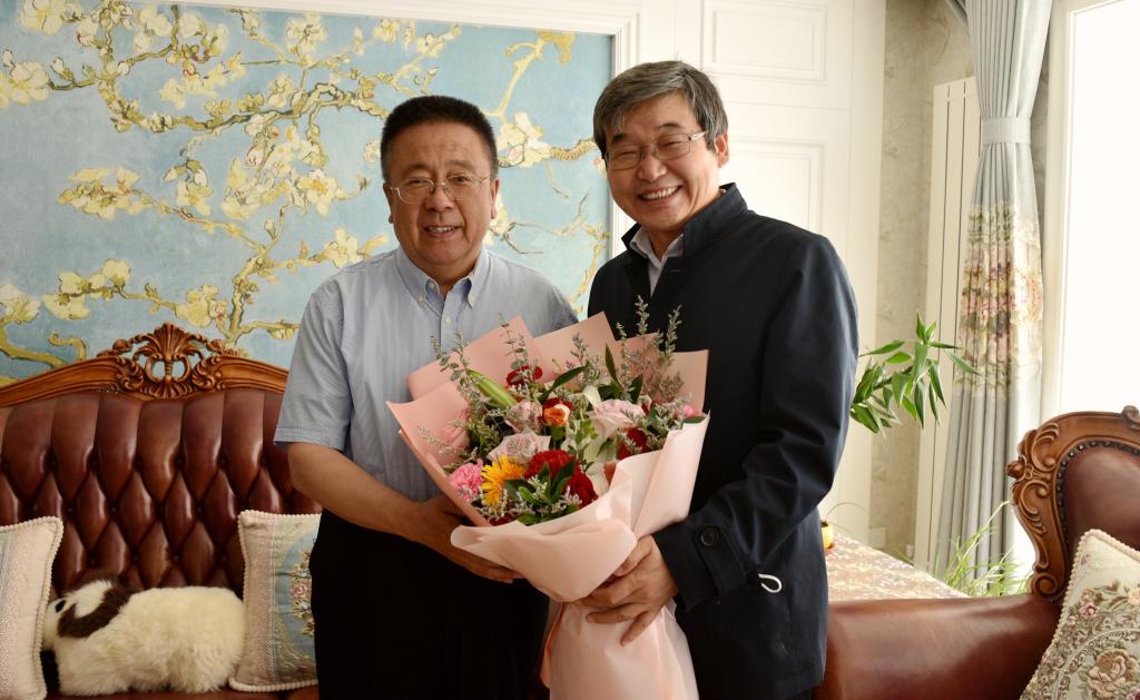 【第一时间】尊师重教，立德树人——阿拉坦仓看望慰问老教师代表