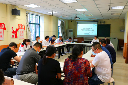 校领导到软件学院调研防控工作并与返校学生亲切座谈