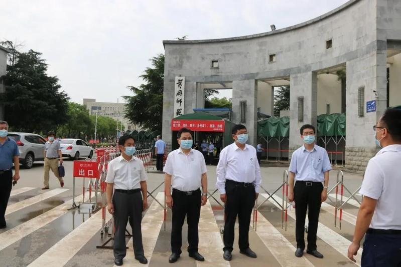 学校举行学生返校防疫应急演练