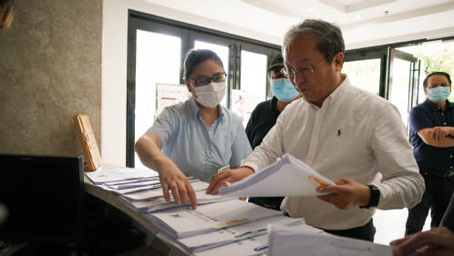 校领导深入二级单位检查指导疫情防控工作