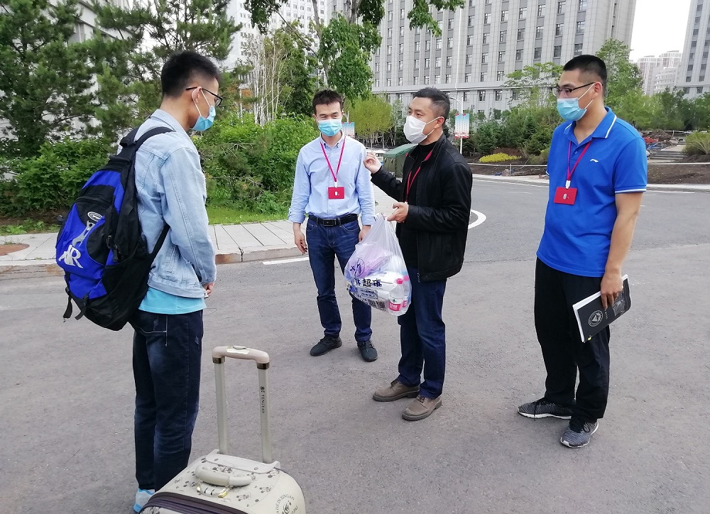 机电工程学院迎接首批返校学生“回家”