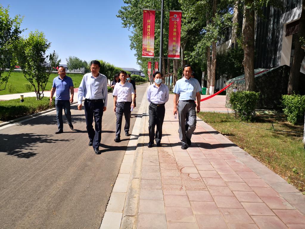 校党委书记李星一行深入中卫校区调研