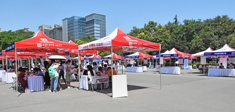 我校举办疫情以来首场线下中型招聘会
