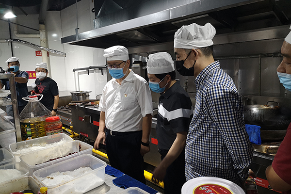 省市场监督管理局来我校督查指导食品安全工作