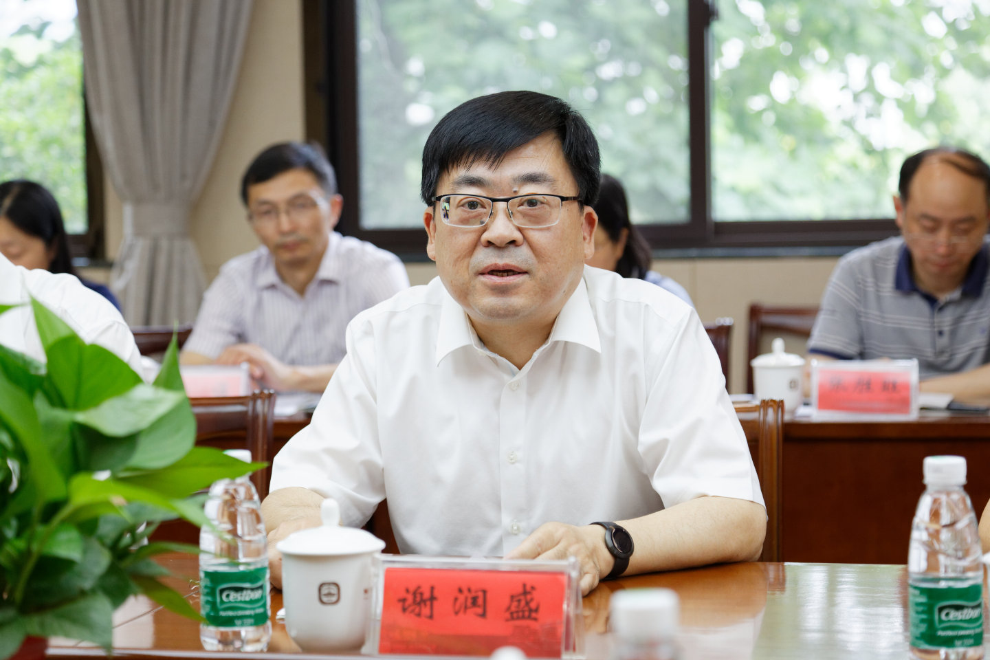 南师大与江苏省地方志办公室举行共建签约暨捐赠图书仪式
