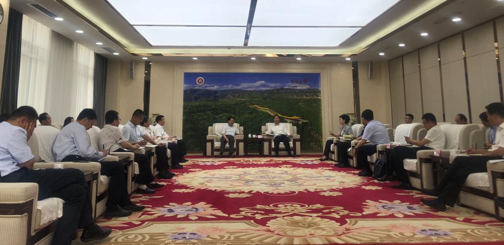 晋中市市长常书铭一行来校洽谈合作