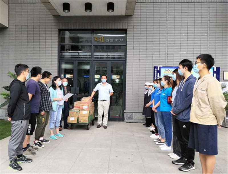 我校叶轮机械流动控制团队（动力与能源学院研究生第三党支部）为餐厅捐赠爱心助农产品