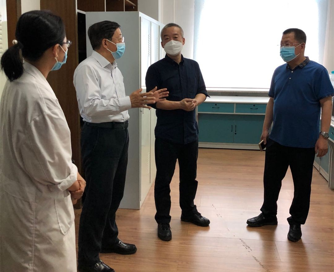 苏文捷到环境学院调研实验室建设