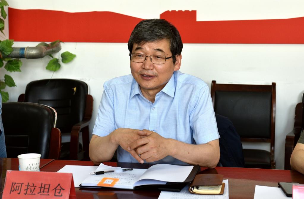 【第一时间】阿拉坦仓一行深入各学院调研指导工作