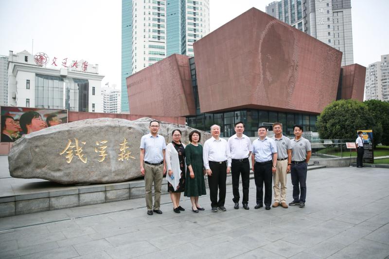 全国政协原副主席徐匡迪参观钱学森图书馆