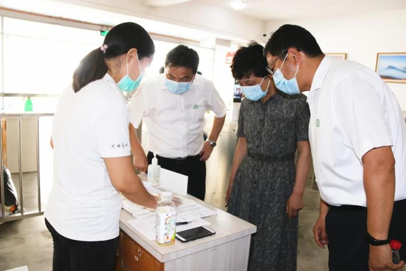 市领导来校检查指导学生返校复学工作