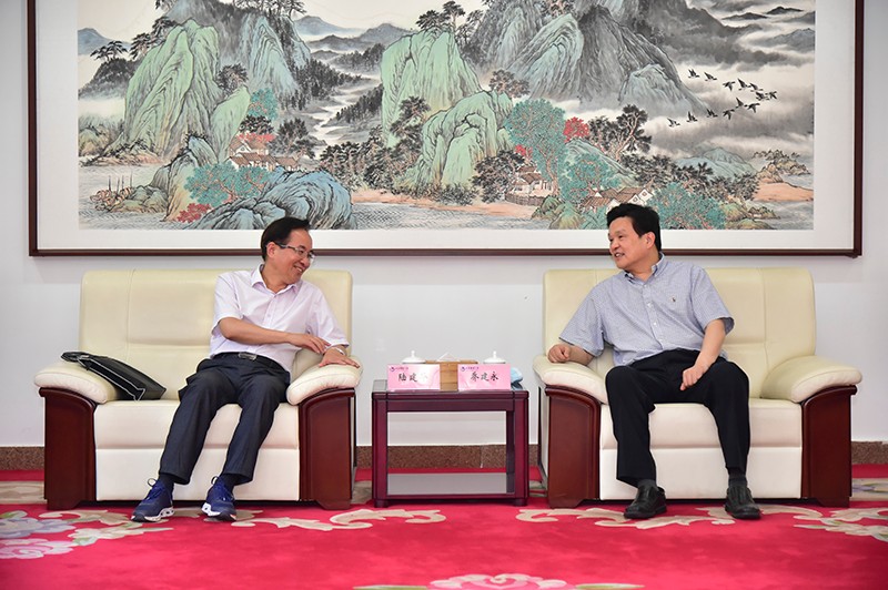 国家自然科学基金委员会副主任陆建华院士来我校调研指导工作