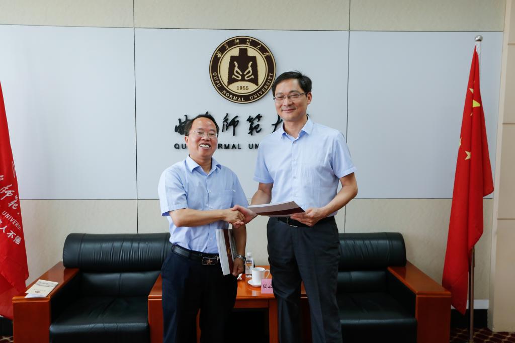 国际欧亚科学院邓智华院士与曲阜师大签署设立院士工作站意向书