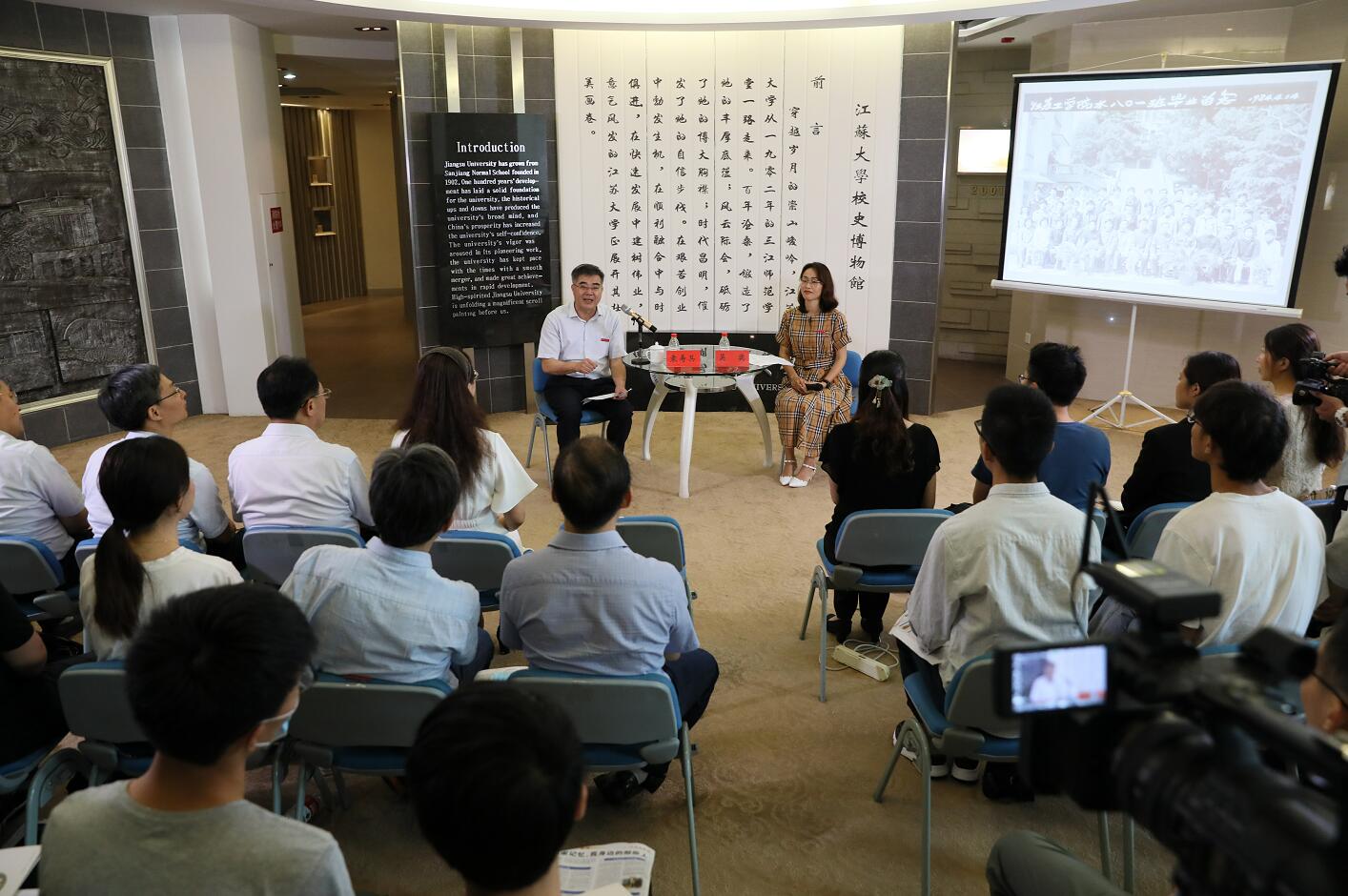 校党委书记袁寿其受邀做客“校园热点面对面”