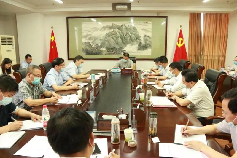 省委党史研究室副主任刘宏兰一行来校调研