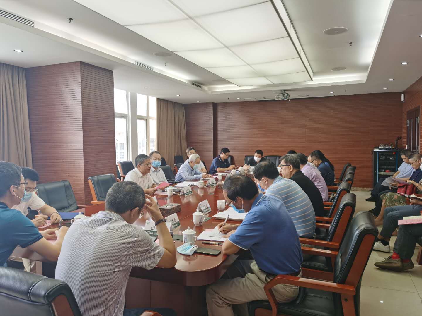 学校召开智库建设专家指导委员会会议