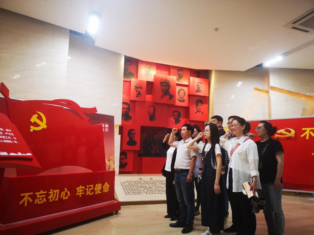 高举党旗守初心勇于奋斗践使命——学校开展庆祝建党99周年系列活动