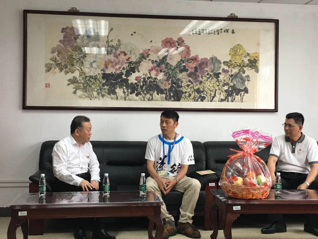 省委教育工委、省教育厅领导慰问我校援鄂抗疫一线党员代表