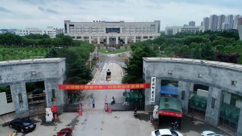 黄师校园抢险排涝大会战（三）