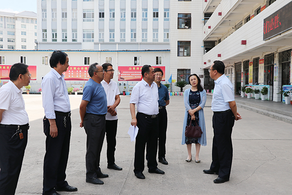 王顺副书记检查附属中小学期末校园安全