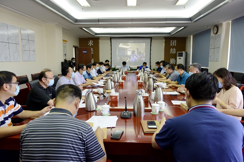 学校召开学位评定委员会会议