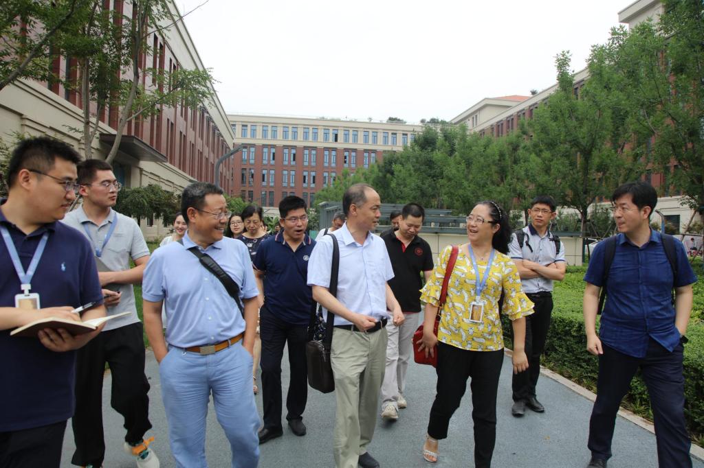 【创新港平台建设在冲刺】荣命哲督查电气科学与技术研究院平台建设及“科创月”筹备情况
