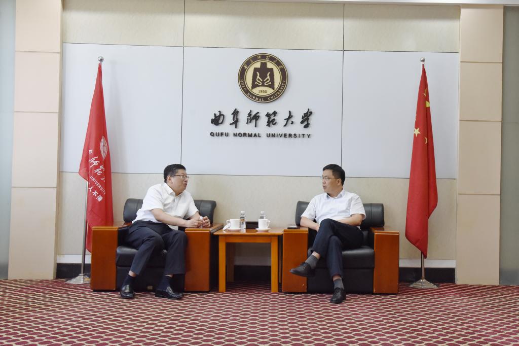 中国工商银行济宁分行行长鞠立坤一行来曲阜师大访问交流