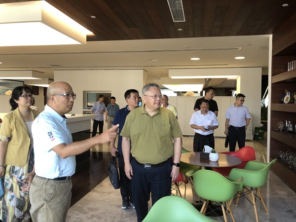 校党委书记黄云清调研校友企业要求积极助力校友企业复工复产