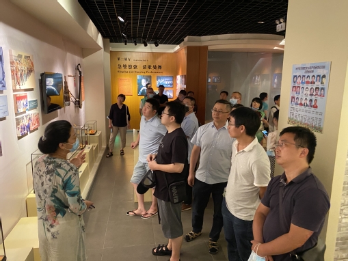 党派团体归国留学青年骨干教师参加走进长宁暨“四史”学习教育考察活动