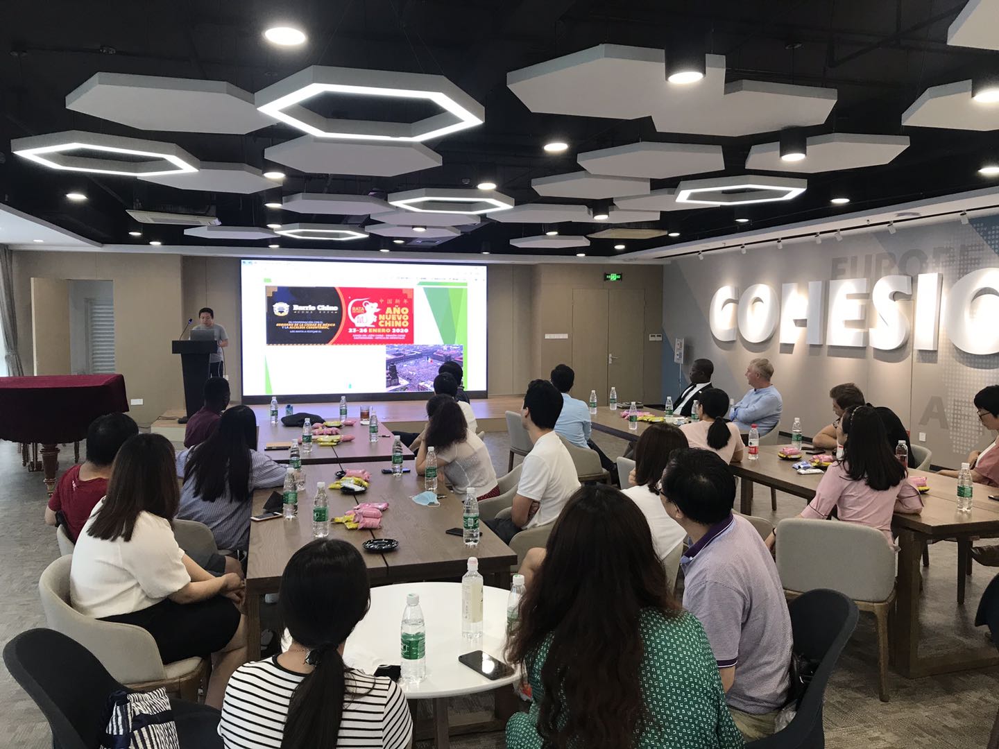 江苏省欧美同学会“语通世界——多语种文化交流沙龙”活动在宁举行