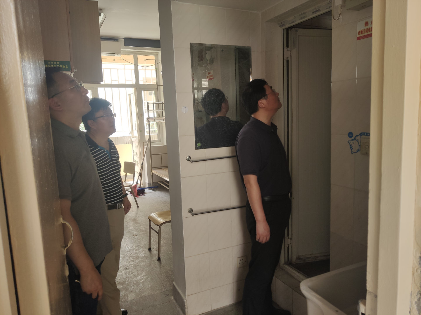 校领导走访慰问暑期坚守岗位一线工作人员