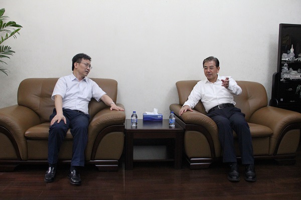 长宁区委副书记陈华文一行来校调研毕业生就业创业工作