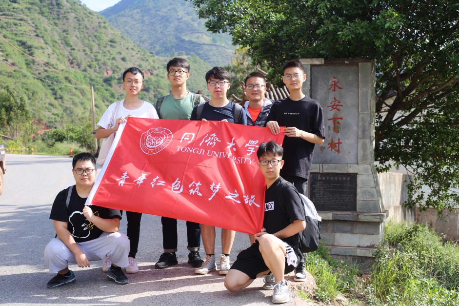 我校“青年红色筑梦之旅”项目“掌上智村”团队携乡村产业振兴发展案例库走进云龙，助力当地产业振兴