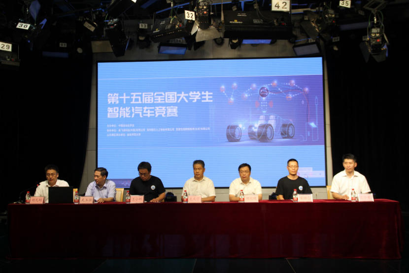 第十五届全国大学生智能汽车竞赛山东省赛区竞赛在曲阜师大拉开帷幕