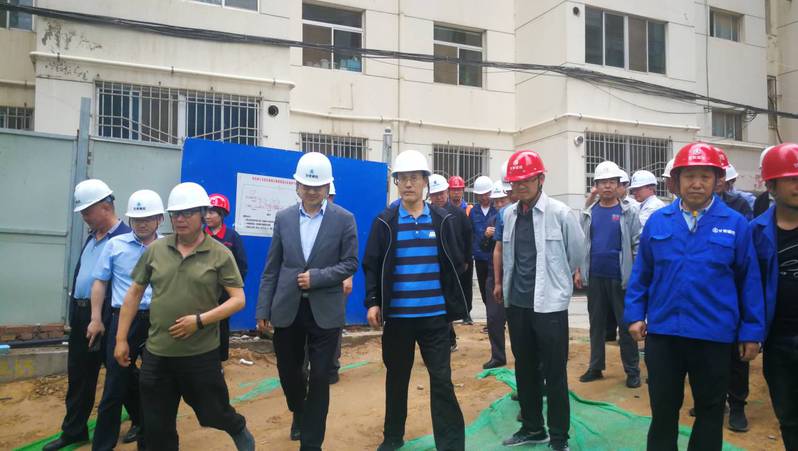 西北师大校领导检查北校区教师公寓建设项目暑期施工进展情况