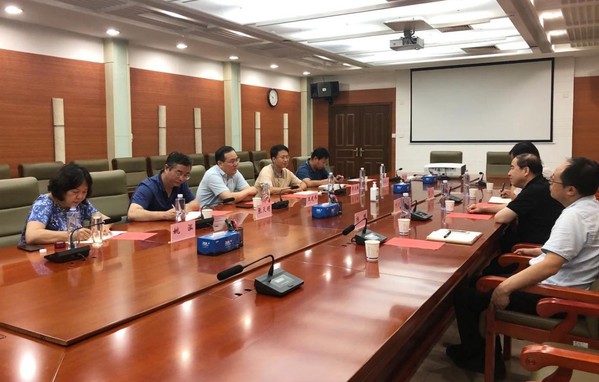 西咸新区空港新城管委会副主任刘功毅一行来校座谈交流