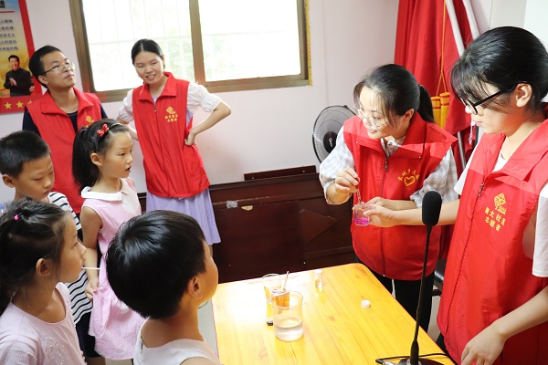 投身社会实践的大课堂：马克思主义学院研究生开展暑期志愿服务