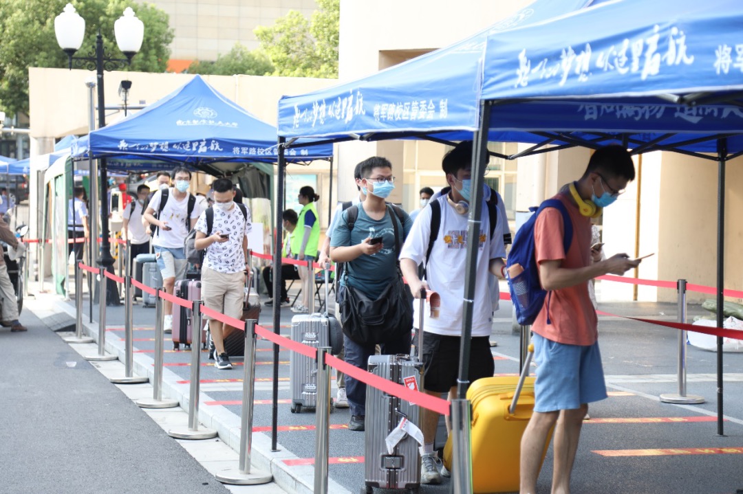 我校迎来2020年秋季学期首批返校学生
