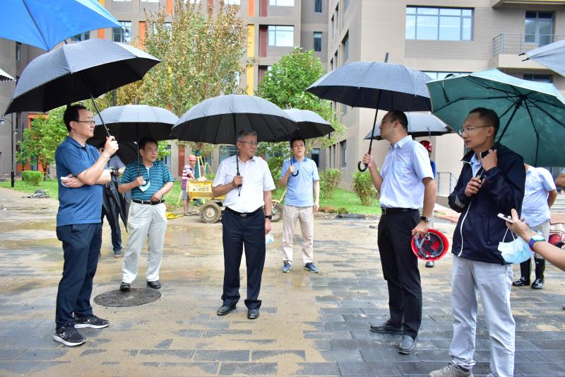 校党委书记吴建伟一行到沙河校区检查学生返校及开学工作准备情况