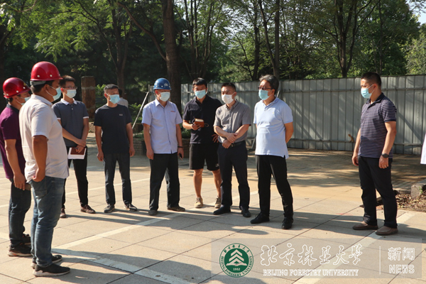 校领导现场检查各项暑期校园在施修缮改造项目