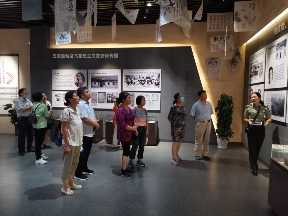 学校统一战线开展“弘扬爱国奋斗精神、建功立业新时代”主题教育活动